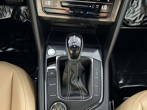 Used 2022 Volkswagen Tiguan SE image 21