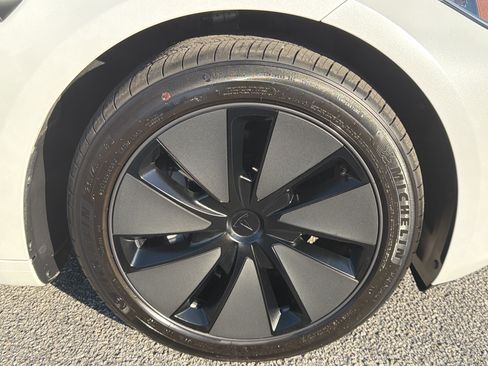 Used 2025 Tesla Model 3 Long Range image 18