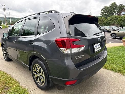 Used 2022 Subaru Forester Premium AWD/4WD image 6
