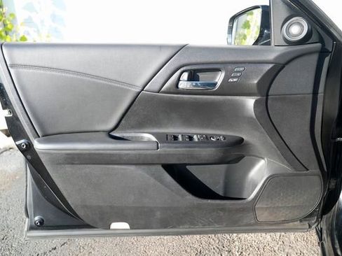 Used 2015 Honda Accord Touring image 27