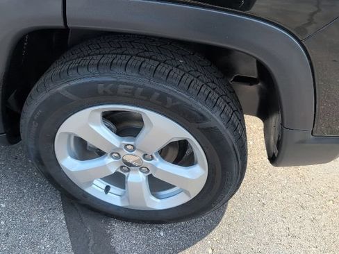 Used 2018 Jeep Compass Latitude w/ Cold Weather Group AWD/4WD image 15