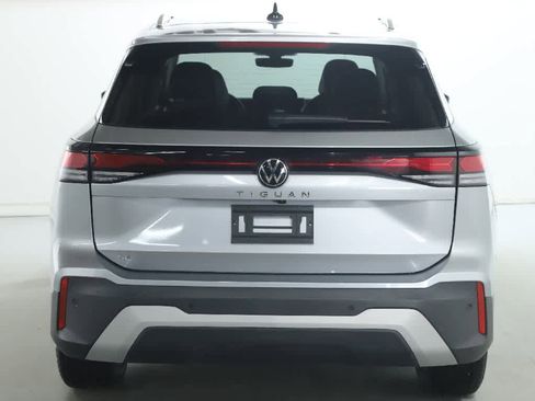 Certified 2025 Volkswagen Tiguan SE image 41