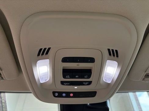 Used 2023 Buick Envision Avenir AWD/4WD image 21