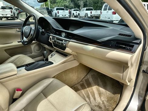 Used 2014 Lexus ES 350 w/ Luxury Package FWD image 29
