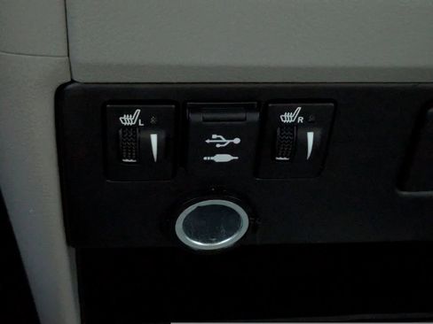 Used 2020 Toyota Sienna XLE image 25