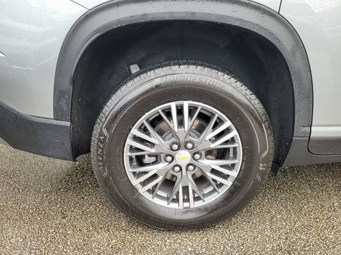 Used 2025 Chevrolet Traverse LT image 24