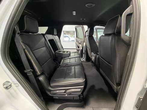 Used 2024 GMC Yukon SLT RWD image 13