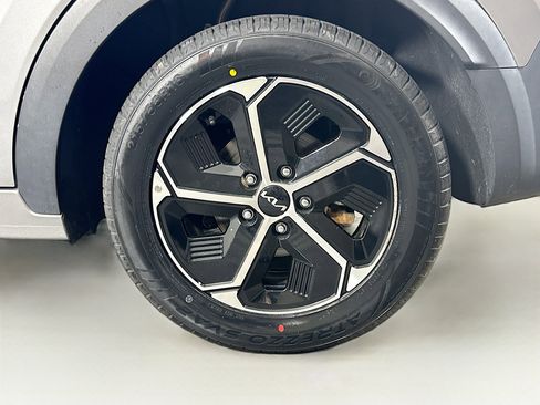 Used 2023 Kia Niro EX image 11