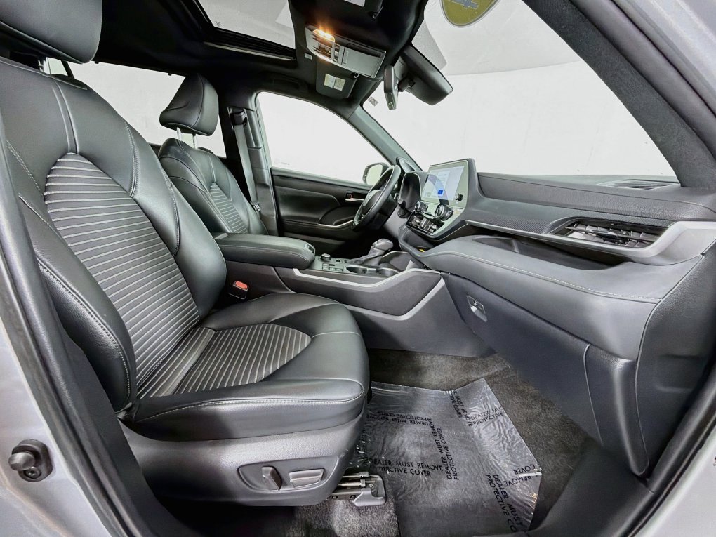 Used 2024 Toyota Highlander XSE AWD/4WD image 30