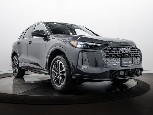 Certified 2025 Audi Q5 Premium w/ Convenience Package image 1