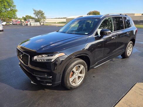 Used 2018 Volvo XC90 T5 Momentum image 2