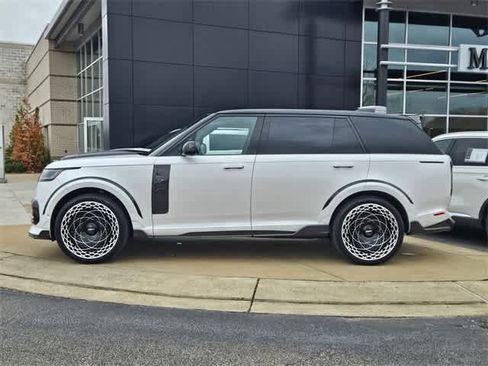 Used 2025 Land Rover Range Rover Long Wheelbase Autobiography image 5