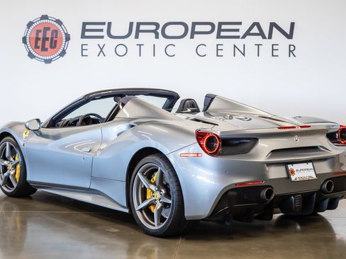 Used 2018 Ferrari 488 Spider RWD image 10
