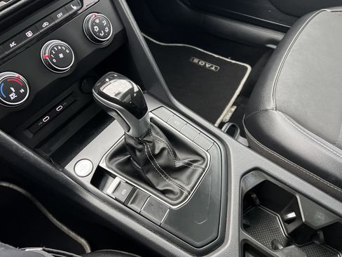 Certified 2022 Volkswagen Taos SE w/ Panoramic Sunroof Package image 24