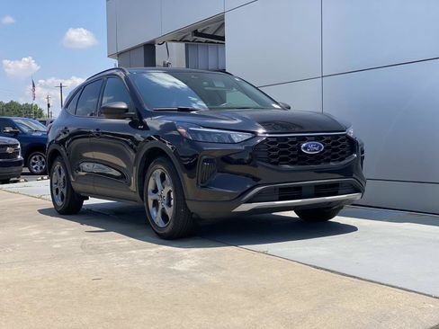 Used 2025 Ford Escape ST-Line FWD image 2
