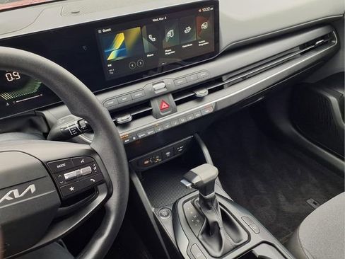 New 2025 Kia K4 LXS FWD image 8
