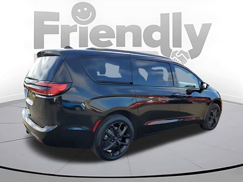 New 2026 Chrysler Pacifica Limited w/ S Appearance Package image 5