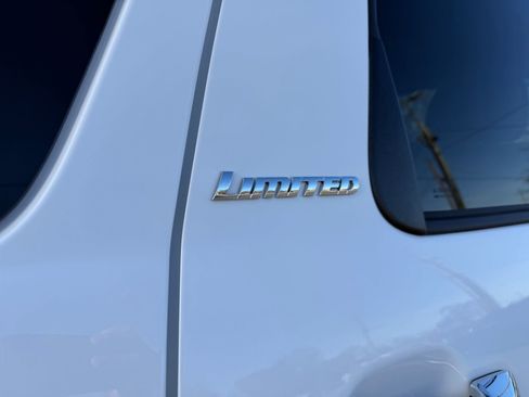 Used 2019 Toyota Sequoia Limited w/ Safety & Convenience Package image 8