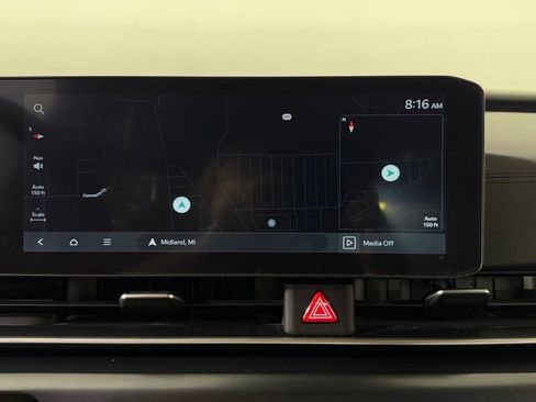 Used 2025 Kia Carnival FWD image 20