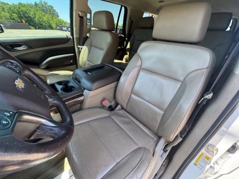 Used 2017 Chevrolet Tahoe LT w/ Luxury Package RWD image 2