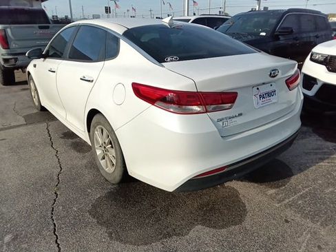 Used 2017 Kia Optima LX image 3