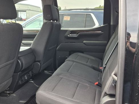 Used 2024 Chevrolet Silverado 1500 LT AWD/4WD image 7