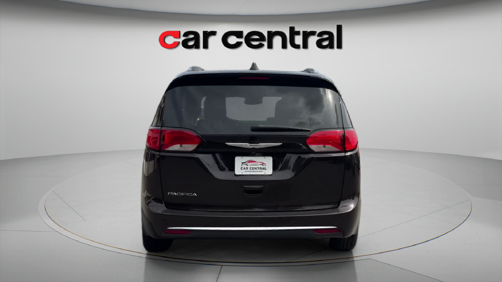 Used 2018 Chrysler Pacifica Touring-L FWD image 4