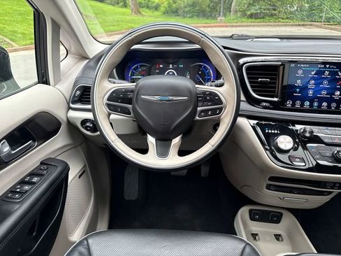 Used 2018 Chrysler Pacifica Limited w/ Advanced Safetytec Group FWD image 14