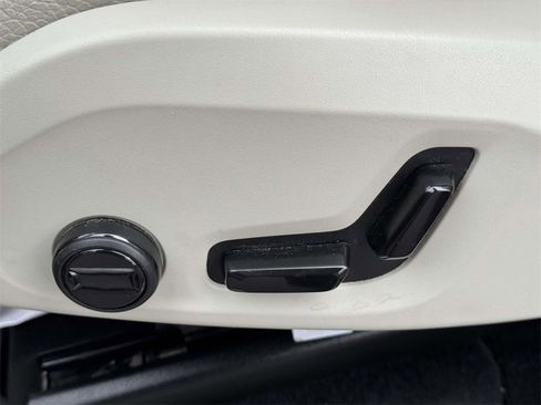 Certified 2024 Volvo XC90 B5 Core w/ Protection Package Premier image 18