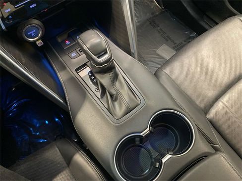 Used 2021 Toyota Venza Limited image 22