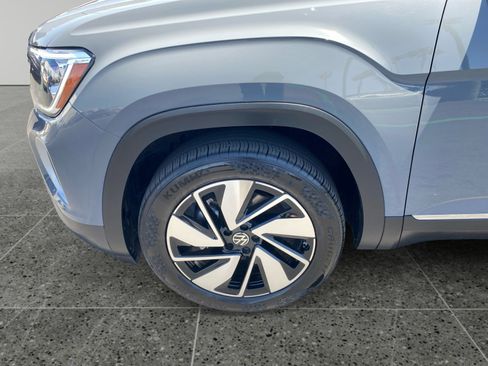 Used 2025 Volkswagen Atlas SEL AWD/4WD image 14