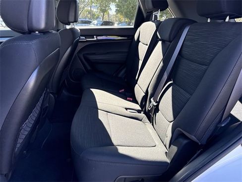 Used 2014 Kia Sorento LX image 20