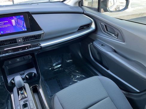 Used 2025 Toyota Prius LE image 32