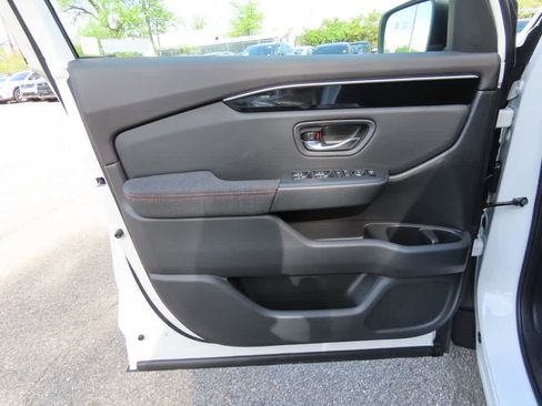 New 2026 Honda Pilot Sport image 18