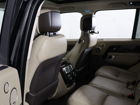 Used 2020 Land Rover Range Rover HSE image 32