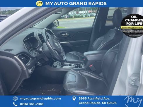 Used 2019 Jeep Cherokee Limited AWD/4WD image 7