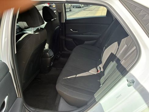Used 2024 Hyundai Elantra SEL FWD image 10