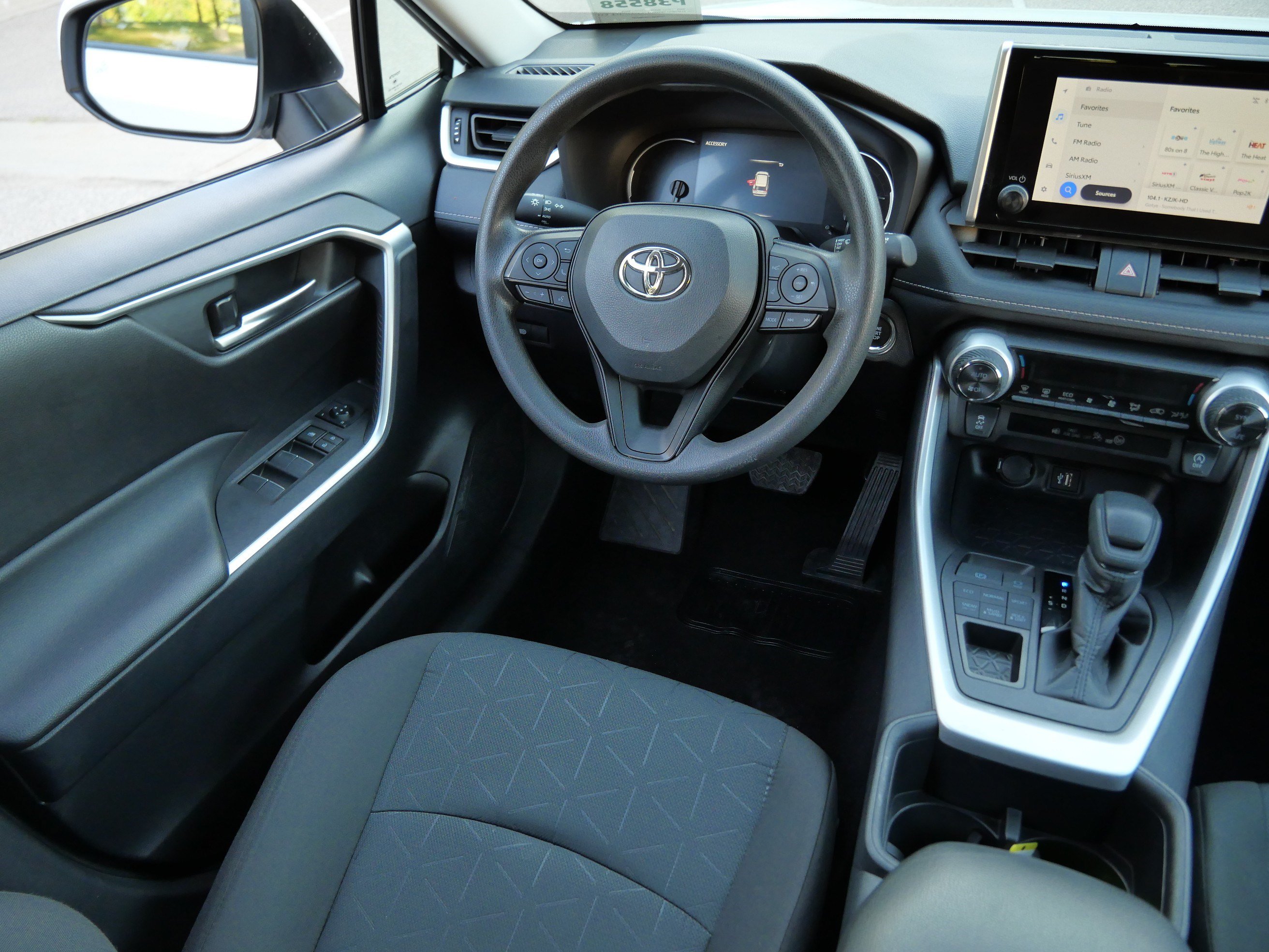 Certified 2025 Toyota RAV4 XLE AWD/4WD image 9