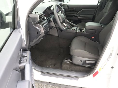 Used 2025 Toyota 4Runner SR5 RWD image 14