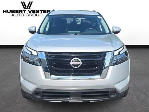 Used 2025 Nissan Pathfinder SV AWD/4WD image 3