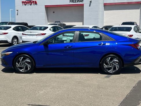 Used 2025 Hyundai Elantra Sport w/ Cargo Package FWD image 9