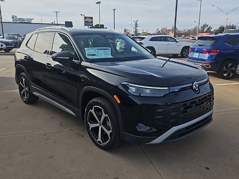 New 2026 Volkswagen Tiguan SE image 3