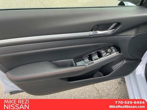 New 2025 Nissan Altima 2.5 SR image 11