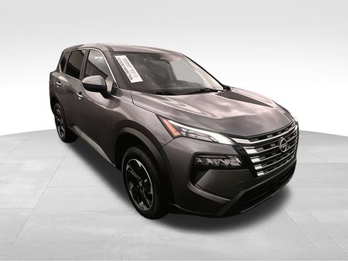 Used 2024 Nissan Rogue SV FWD image 2