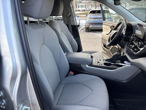 Used 2023 Toyota Highlander LE image 20