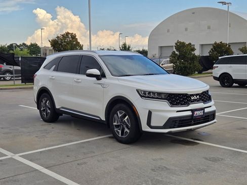 Used 2022 Kia Sorento S FWD image 3