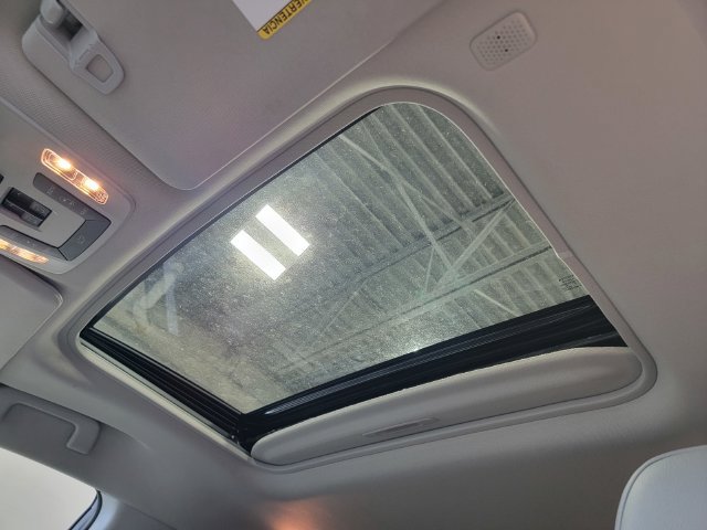 Used 2022 Toyota Sienna XLE FWD image 32