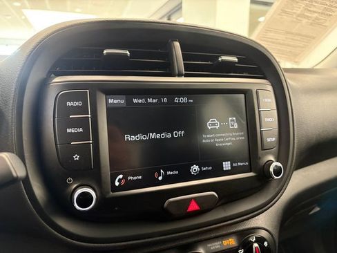 Used 2025 Kia Soul LX w/ LX Technology Package FWD image 15