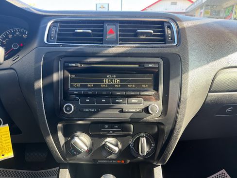Used 2012 Volkswagen Jetta SE FWD image 23