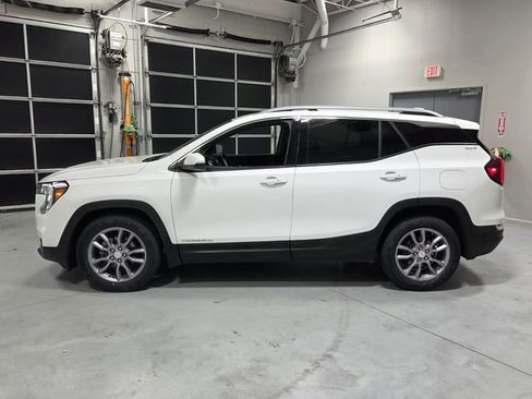 Used 2023 GMC Terrain SLT FWD image 4